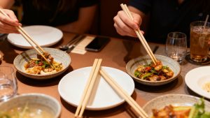 As Principais Madeiras para Palitos Industriais Comparadas em Resistência Qualidade e Aplicações Regionais